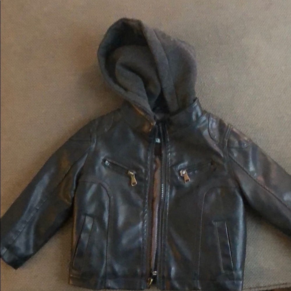 Toddles zip blk Leather jacked with grey hoody